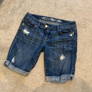 Express sz 4 Bermuda shorts